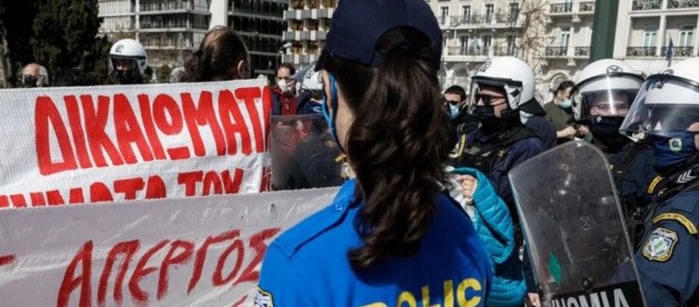 Παλιά ήταν στην ΚΝΕ τώρα... - Τ.Θεοδωρικάκος: «Δεν μπορεί να κλείνει η πόλη από εκατό και διακόσιους ανθρώπους»